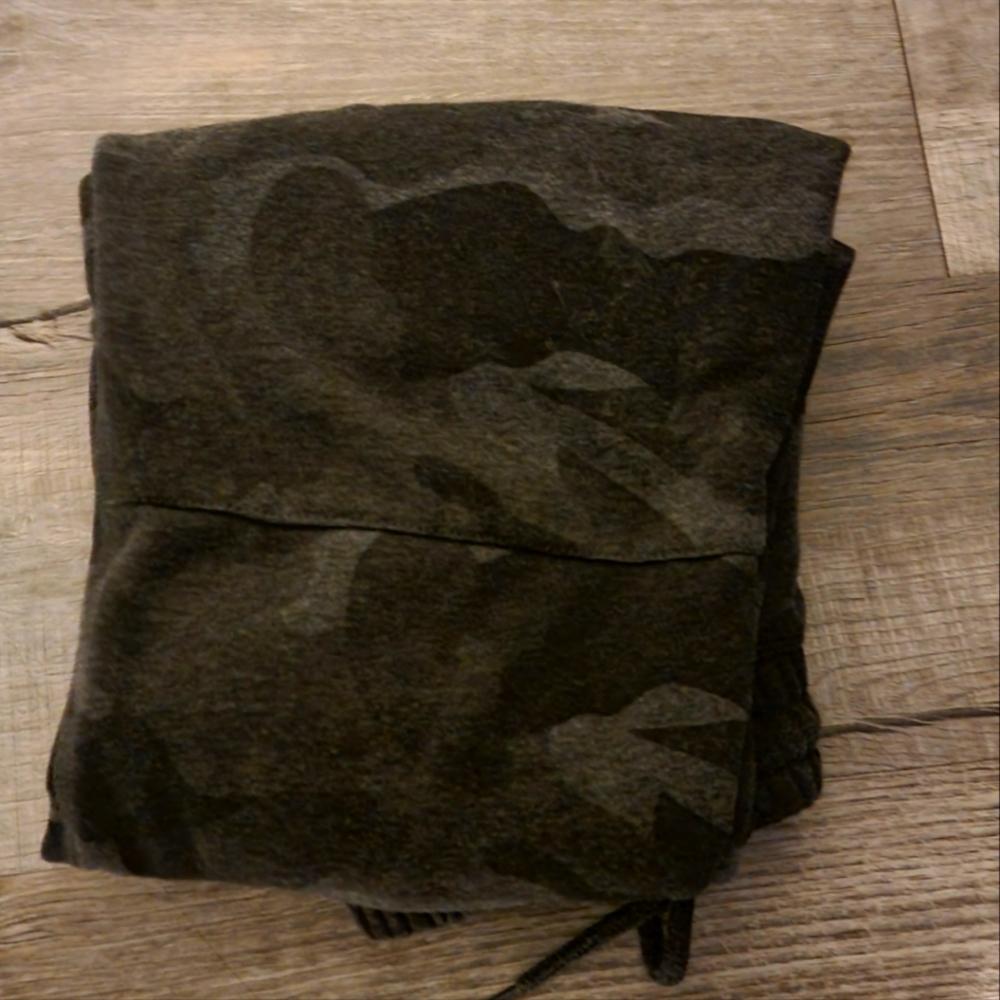 Urban man camo jogger Size S